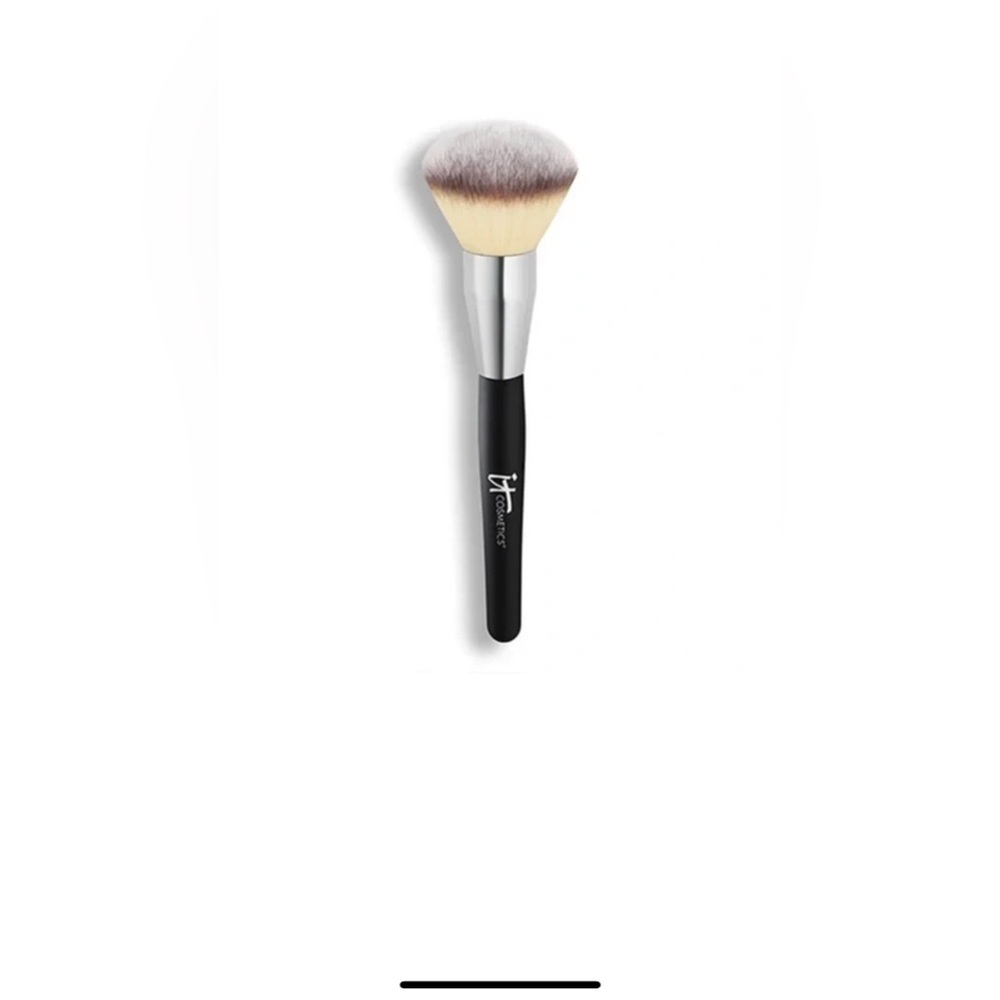 IT Cosmetics NO 3 Jumbo Powder Makeup Brush. NIB.